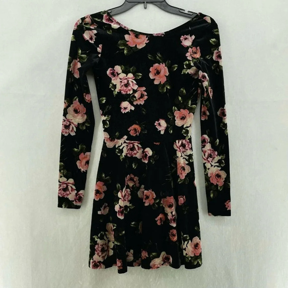 Bethany Mota Mini Dress Womens XS Pink Black Floral Velvet Long Sleeve Open Back - Picture 1 of 13
